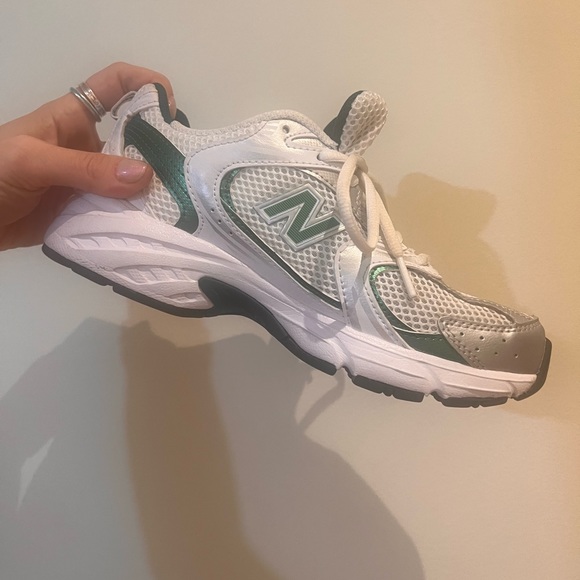 SOLD ***** NEW BALANCE 530 - M4.5/W6 - Picture 2 of 3